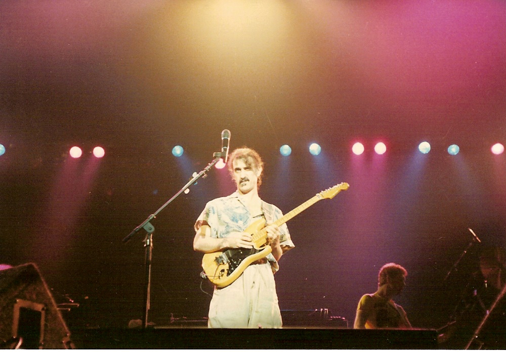 FrankZappa1984-09-07BrusselsBelgium (1).jpg